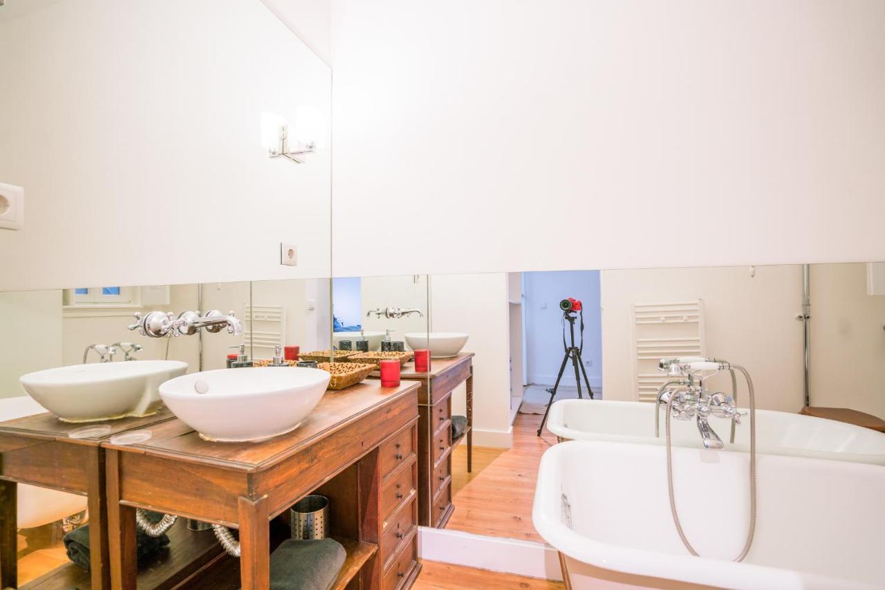 Estrela Neoclassical Apt- River View Apartment