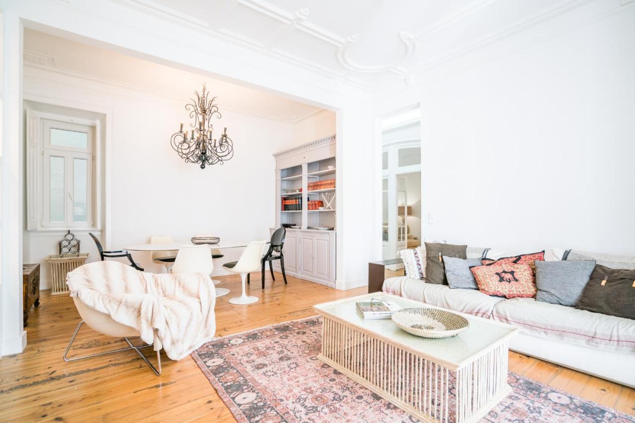 Estrela Neoclassical Apt- River View