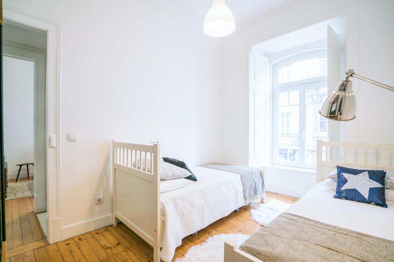 Estrela Neoclassical Apt- River View Apartment