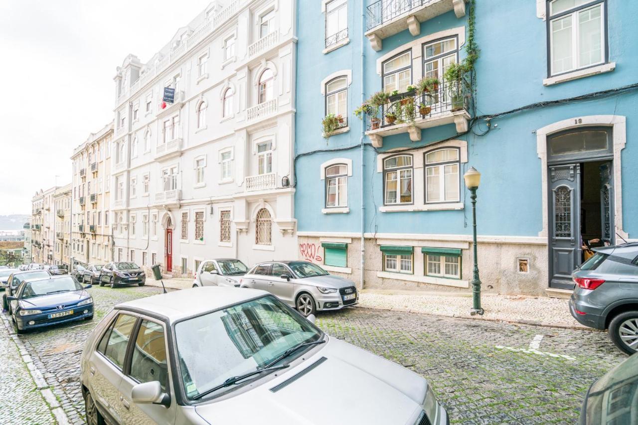 Estrela Neoclassical Apt- River View Apartment