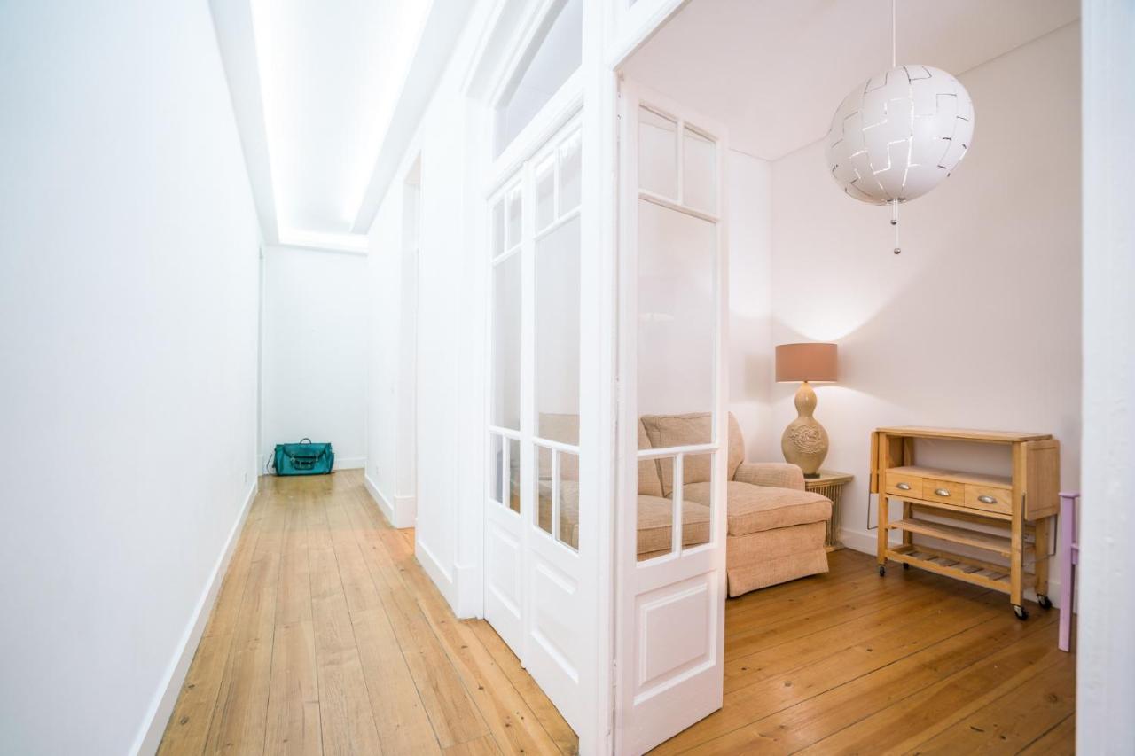 Estrela Neoclassical Apt- River View Apartment