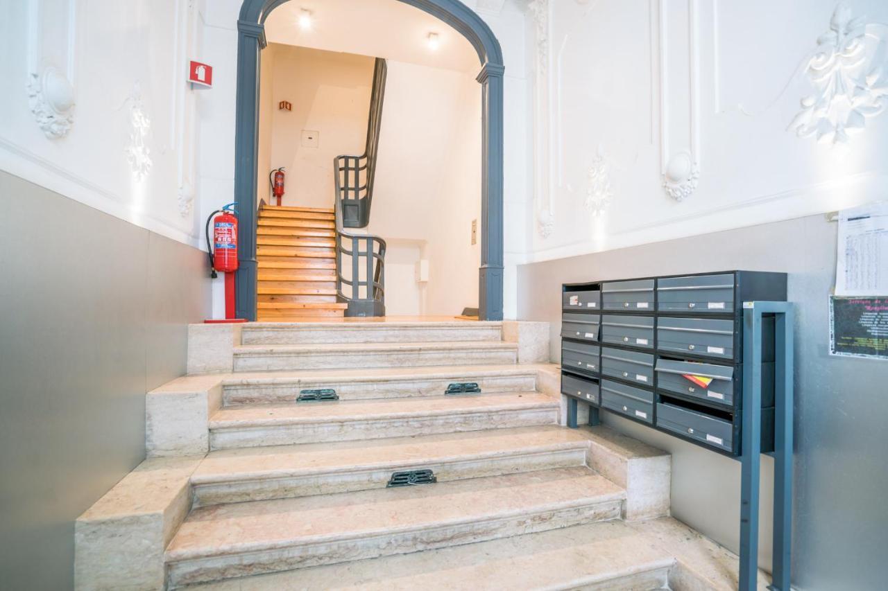 Estrela Neoclassical Apt- River View