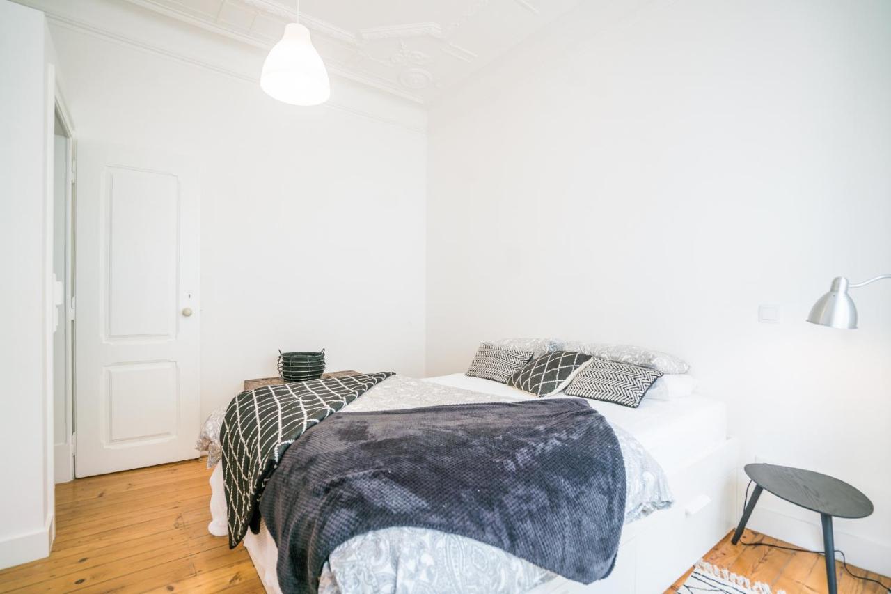 Estrela Neoclassical Apt- River View Apartment *